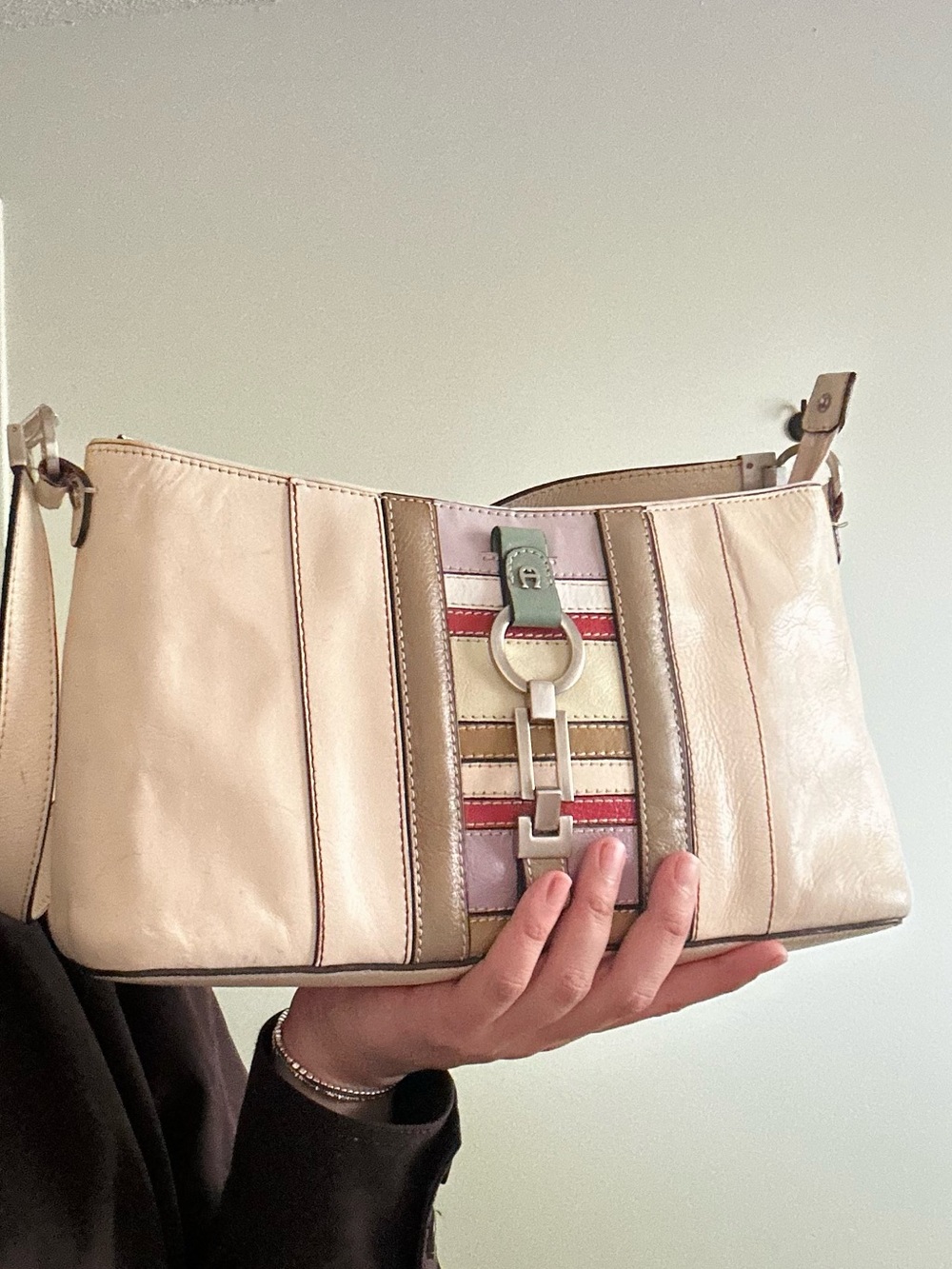 Vintage Etienne Aigner Cream Shoulder Bag - Hard to find. - Picture 9 of 11